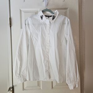 Disturbia White Button Down Shirt with Collar Embroidery